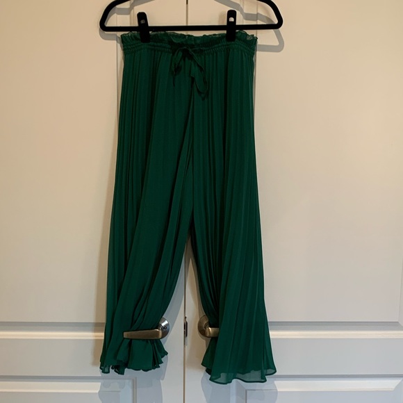Zara Green Wide Leg 3/4 Length Culotte (Size S), extremely flattering. - Picture 4 of 5